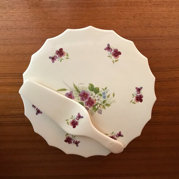 Ceramic Cake Stand and Cutter Studio Pottery - Picture 2 of 5